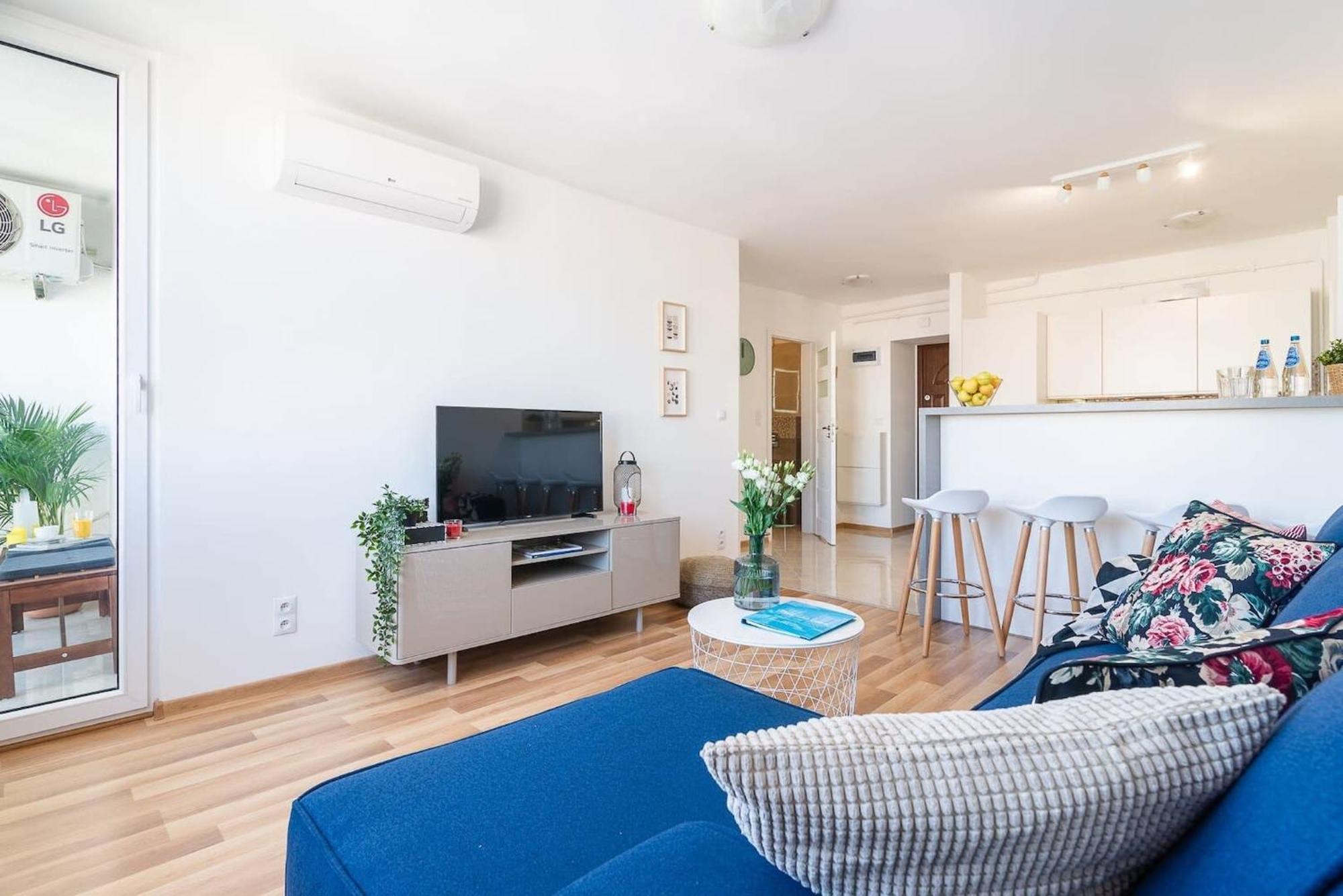 Navy Aesthetic Apartment With Balcony By Noclegi Renters Warsaw Luaran gambar